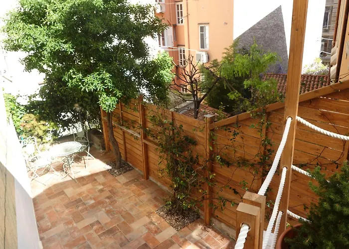 Cavana Cosy Apartment With Garden Near The Sea