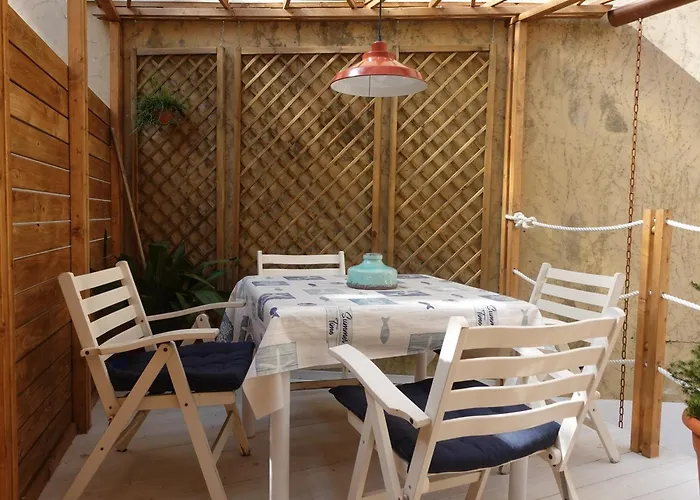 Cavana Cosy Apartment With Garden Near The Sea